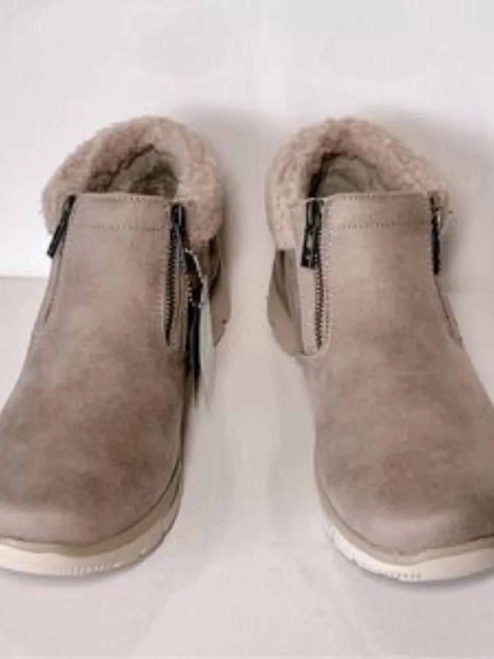 Skechers zip closure
